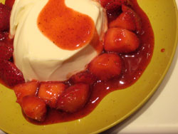 panna cotta with strawberries